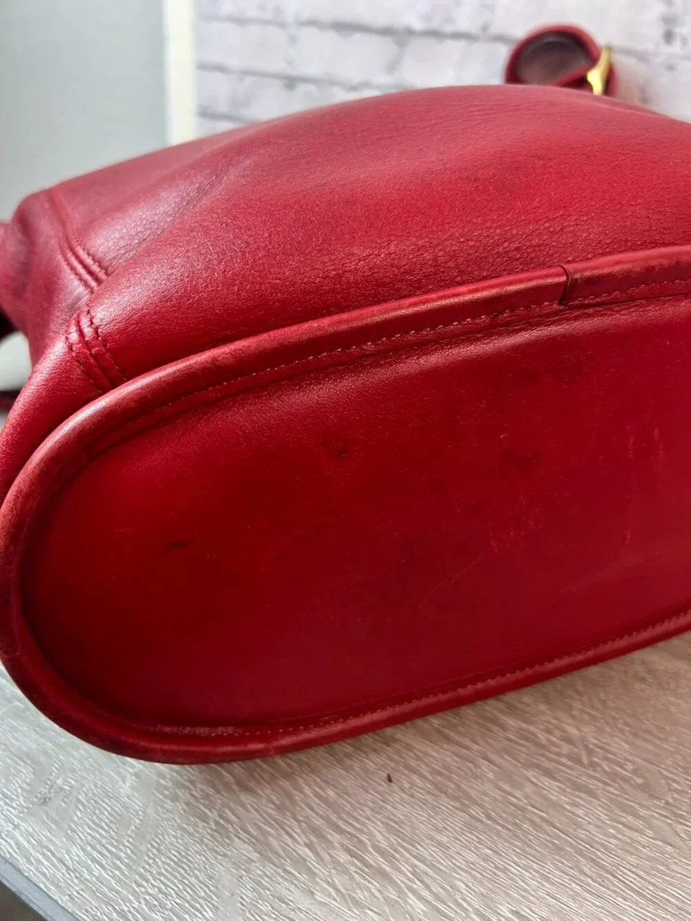 Red Coach 9060 is a vintage 